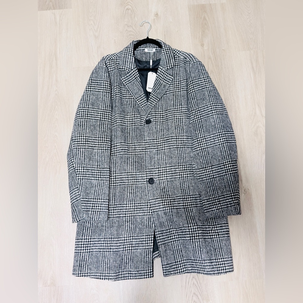 Stylish Black and White Plaid Coat